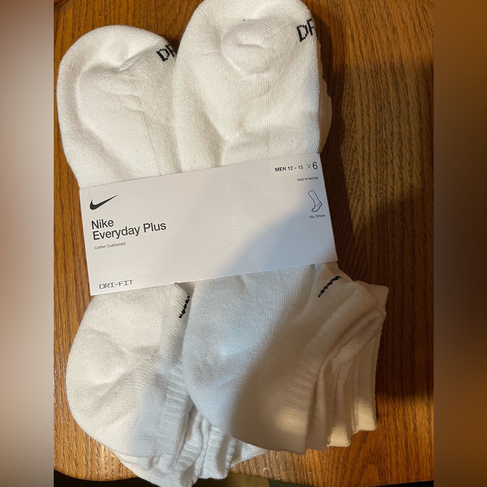 Nike Everyday Plus Dri-FIT White Socks